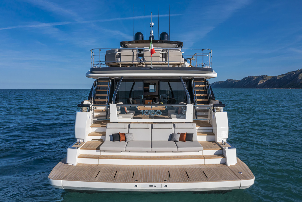 Ferretti Yacht 1000. Estrema sintesi di comfort e artigianalità