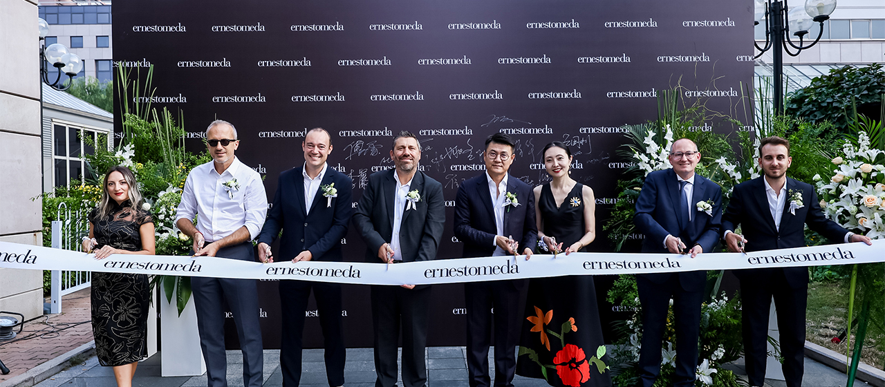 Grande cérémonie d’ouverture. Ernestomeda inaugure le nouveau showroom à Pékin