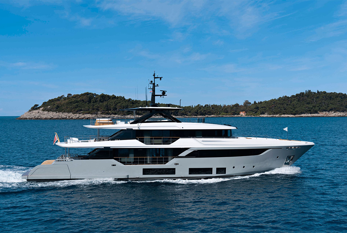 Custom Line 38. A refined, luxurious pearl of the yachting world