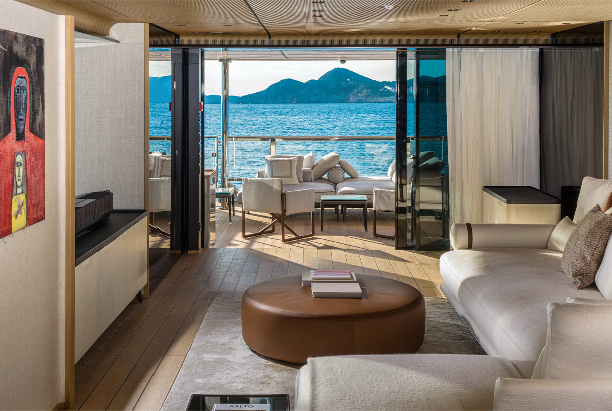 Custom Line 38. A refined, luxurious pearl of the yachting world